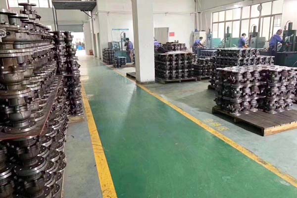 九游入口阀门毛坯库存区